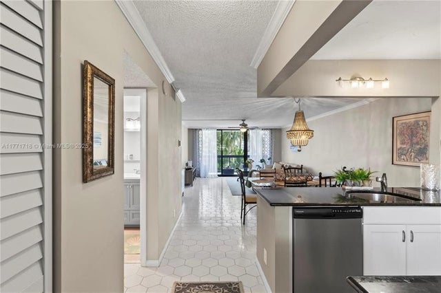 4 of 26 - 4800 Bayview Dr 402, Fort Lauderdale, FL