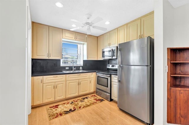3 of 31 - 5300 Washington St D206, Hollywood, FL