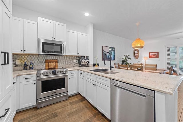 5 of 36 - 4222 E Dixie Hwy 82, Oakland Park, FL