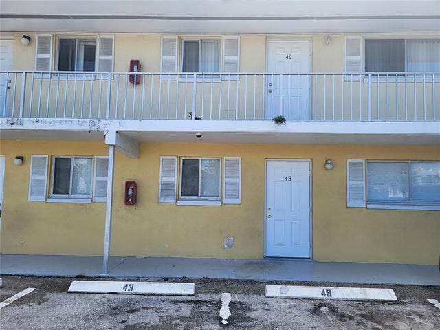 1 of 9 - 1501 Crescent Cir E43, West Palm Beach, FL