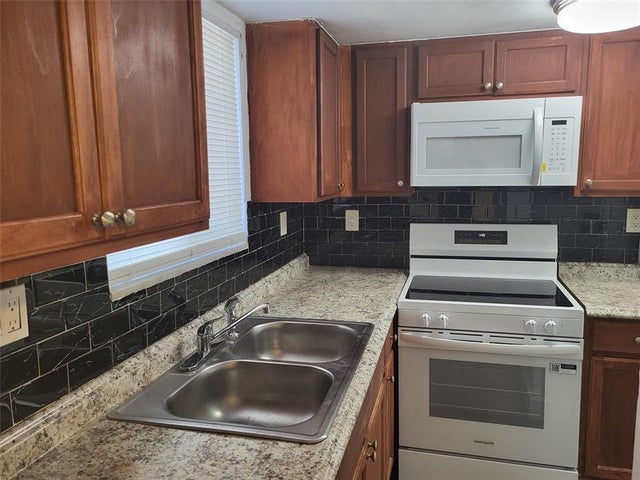 2 of 9 - 1501 Crescent Cir E43, West Palm Beach, FL
