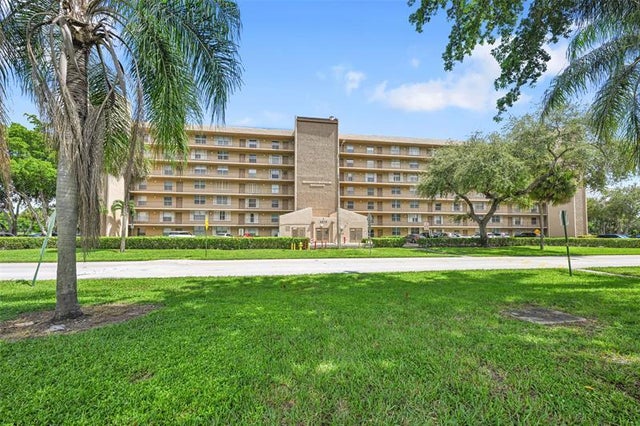 1 of 23 - 4570 Nw 18th Ave 604, Deerfield Beach, FL