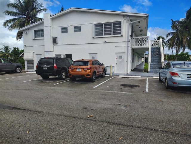 3 of 6 - 121 Ne 204 18, Miami Gardens, FL