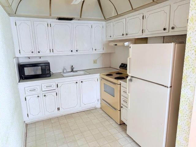 2 of 38 - 103 Newport F 103, Deerfield Beach, FL