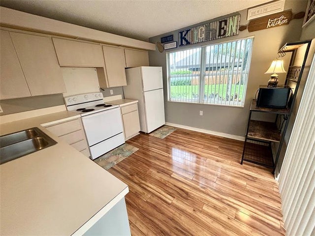 4 of 25 - 16 Amherst Ct C, Royal Palm Beach, FL