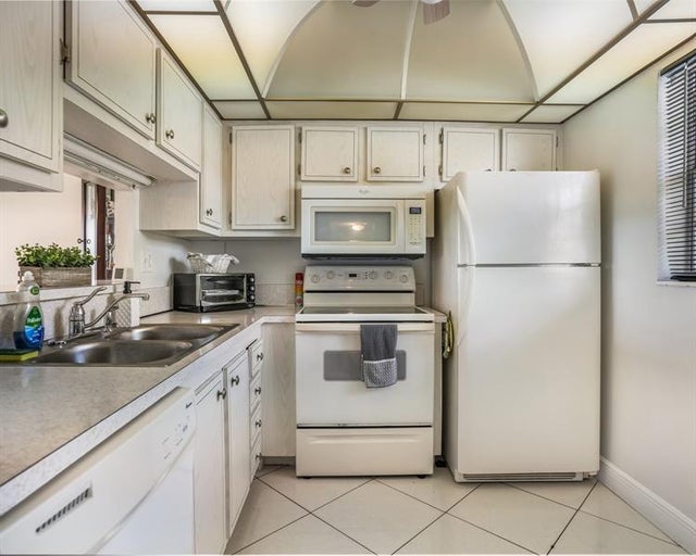 2 of 16 - 4705 Nw 35th St 411, Lauderdale Lakes, FL