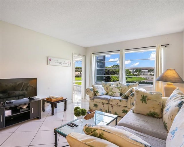4 of 16 - 4705 Nw 35th St 411, Lauderdale Lakes, FL