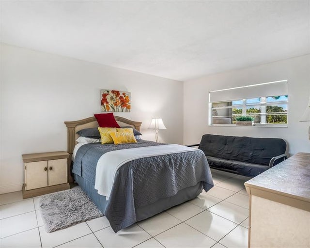 5 of 16 - 4705 Nw 35th St 411, Lauderdale Lakes, FL