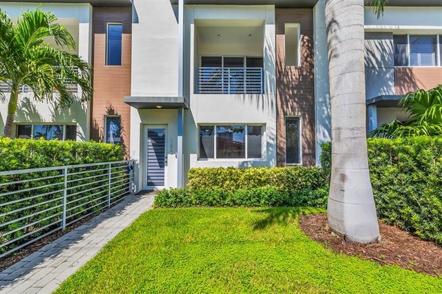 1 of 13 - 1025 Ne 18th Ave 103, Fort Lauderdale, FL