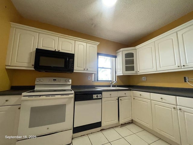 4 of 13 - 840 Ne 199th St 208b, Miami, FL