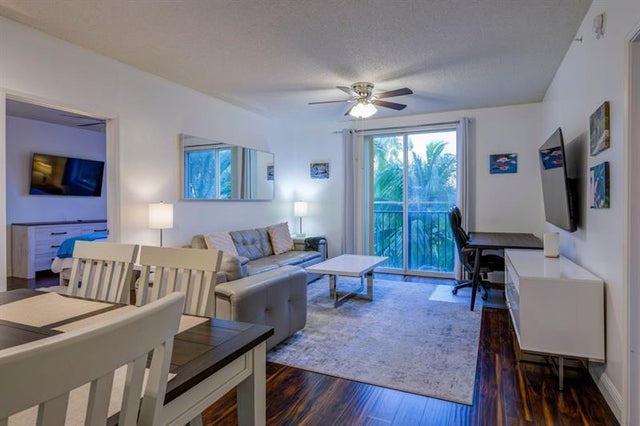 2 of 16 - 720 S Sapodilla Ave 402, West Palm Beach, FL