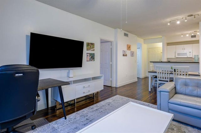 4 of 16 - 720 S Sapodilla Ave 402, West Palm Beach, FL