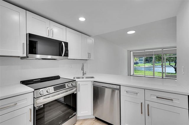 4 of 40 - 5980 Nw 64th Ave 111, Tamarac, FL