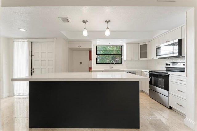 4 of 26 - 8925 Palm Tree Ln 8925, Hollywood, FL