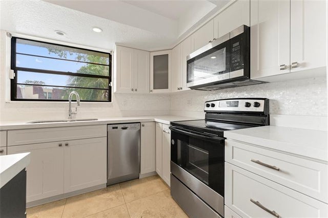 5 of 26 - 8925 Palm Tree Ln 8925, Hollywood, FL