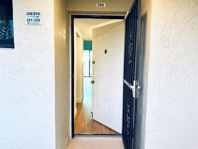 5 of 50 - 112 Lake Emerald 206, Oakland Park, FL