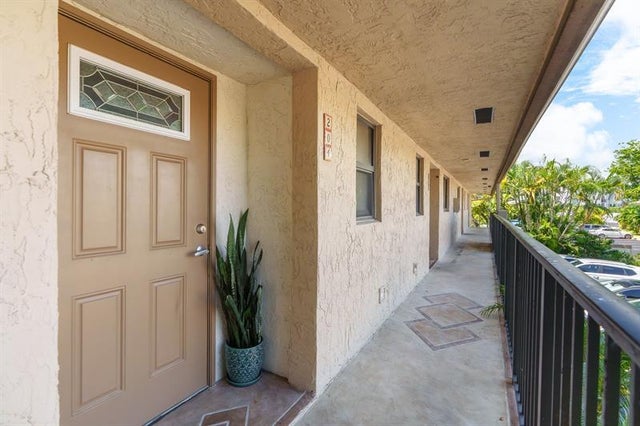 4 of 24 - 2918 Ne 8th Ter 204, Wilton Manors, FL