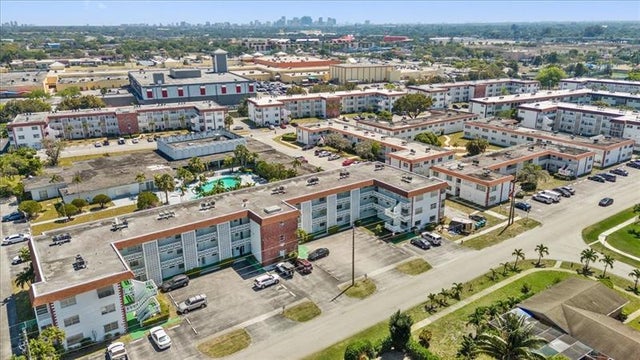 1 of 24 - 1380 Nw 43rd Ter 104, Lauderhill, FL
