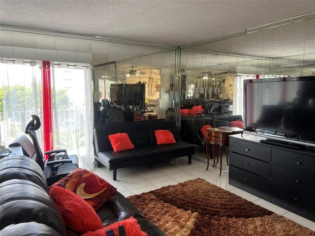 2 of 5 - 6820 W Flagler St 308, Miami, FL
