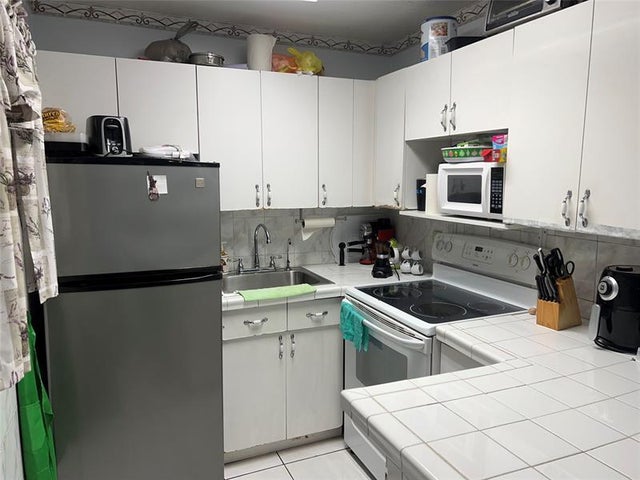 4 of 5 - 6820 W Flagler St 308, Miami, FL