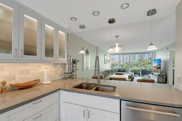 2 of 37 - 800 Se 4th St 302, Fort Lauderdale, FL