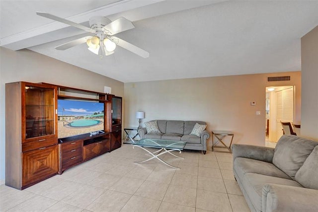 3 of 27 - 1300 N 12th Ct 8b, Hollywood, FL