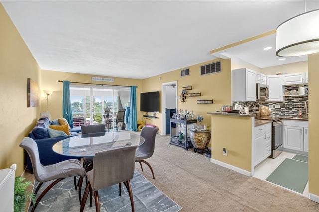 5 of 43 - 3040 Ne 16th Ave 411, Oakland Park, FL