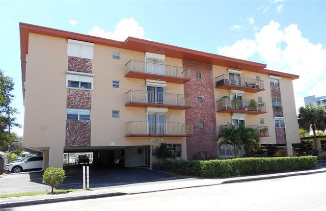2 of 30 - 2010 Fillmore St 303, Hollywood, FL