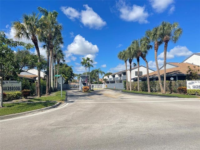 2 of 22 - 1627 N 15th Ter, Hollywood, FL