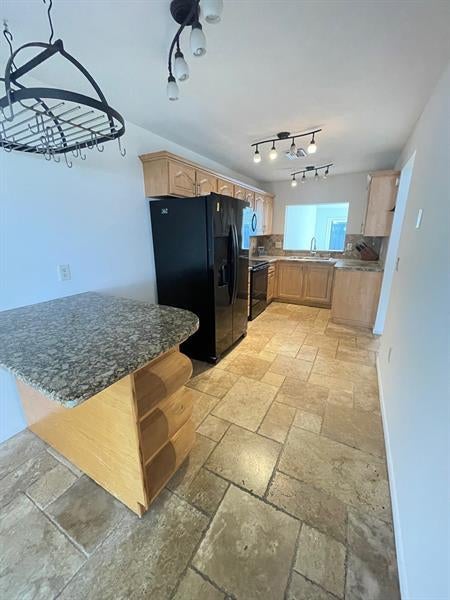 5 of 22 - 1627 N 15th Ter, Hollywood, FL