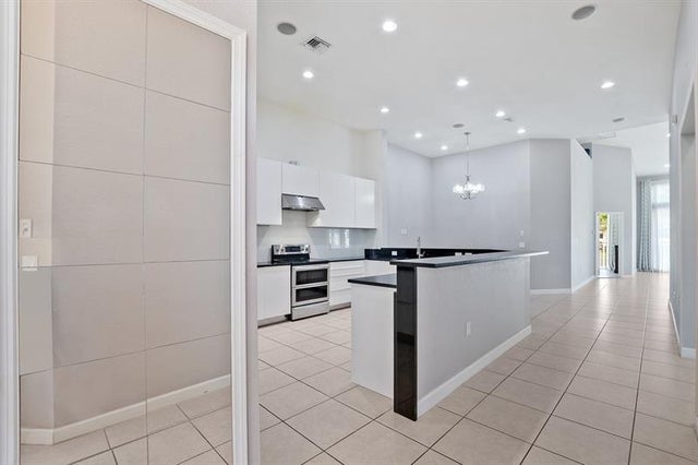 3 of 28 - 816 W Village Circle 1, Davie, FL
