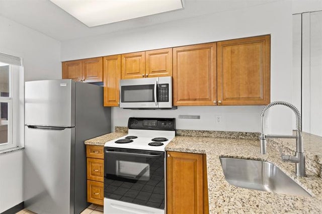 4 of 32 - 2106 S Cypress Bend Dr 506, Pompano Beach, FL