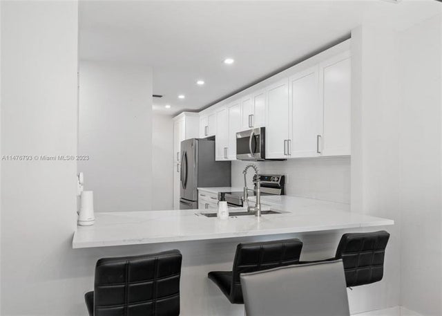 3 of 16 - 700 Se 14th Street J, Fort Lauderdale, FL