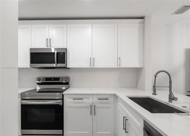 4 of 16 - 700 Se 14th Street J, Fort Lauderdale, FL