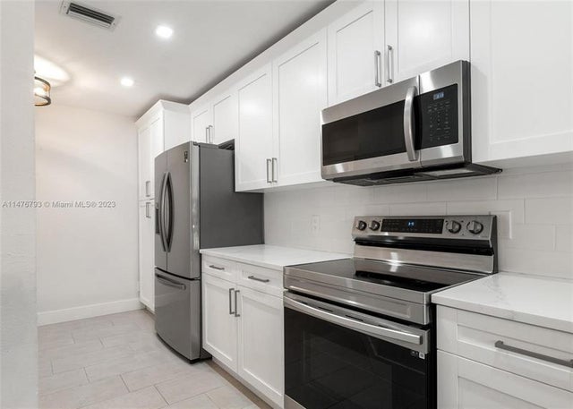 5 of 16 - 700 Se 14th Street J, Fort Lauderdale, FL