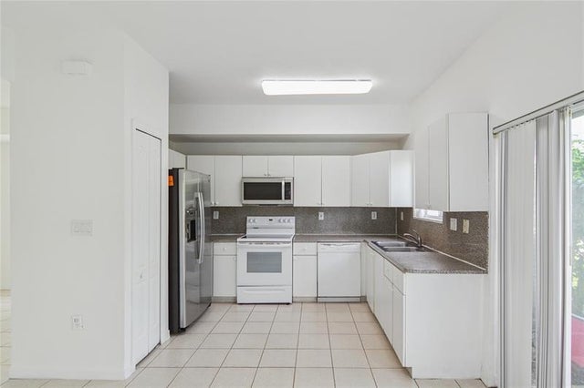 5 of 26 - 8822 W Flagler St 1-39, Miami, FL