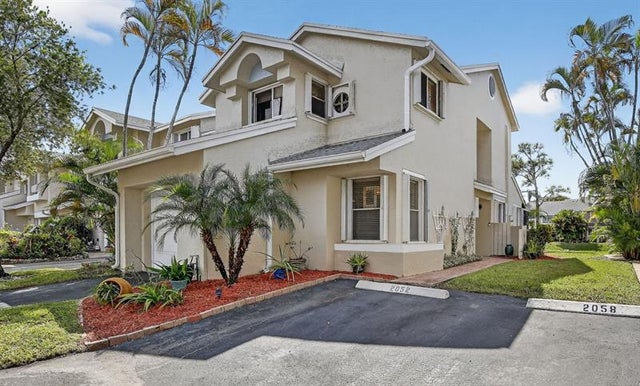 2052 Discovery Cir E, Deerfield Beach
