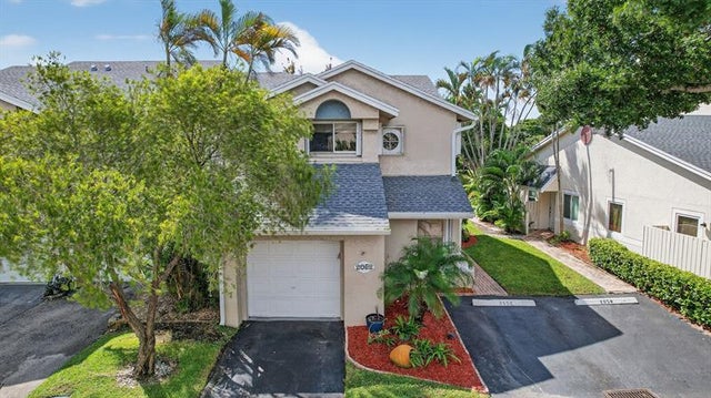 2 of 46 - 2052 Discovery Cir E, Deerfield Beach, FL