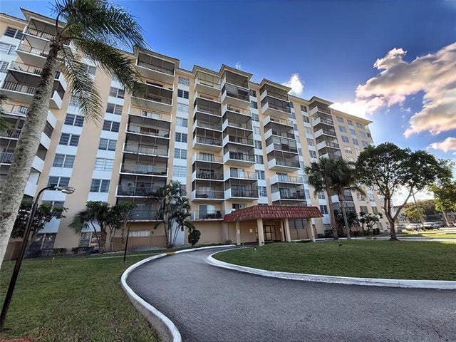 2 of 26 - 4174 Inverrary Drive 805, Lauderhill, FL