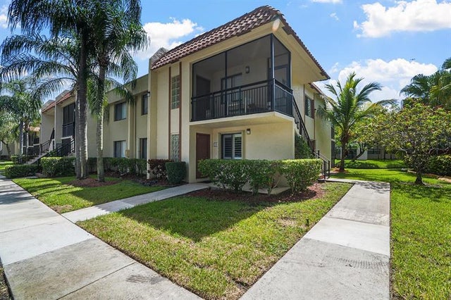 2 of 28 - 410 Lakeview Dr 104, Weston, FL