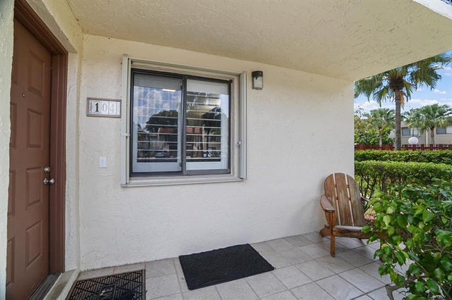 3 of 28 - 410 Lakeview Dr 104, Weston, FL