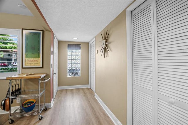 4 of 28 - 410 Lakeview Dr 104, Weston, FL