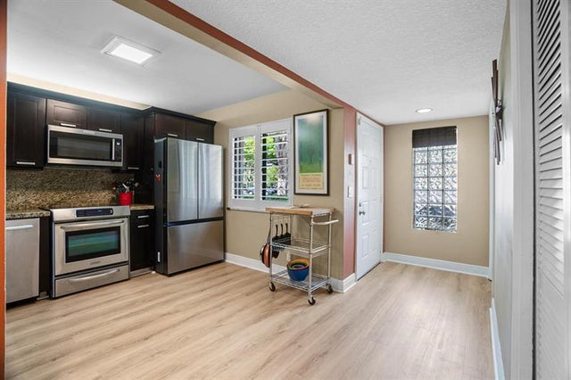 5 of 28 - 410 Lakeview Dr 104, Weston, FL
