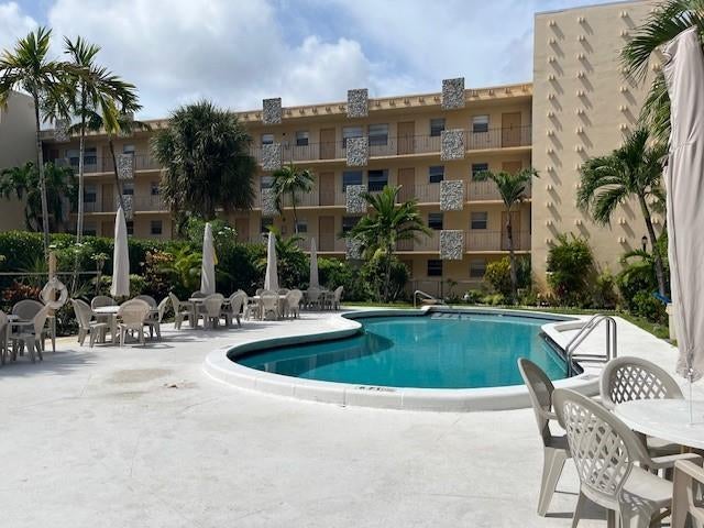 1 of 25 - 2145 Pierce St 101, Hollywood, FL