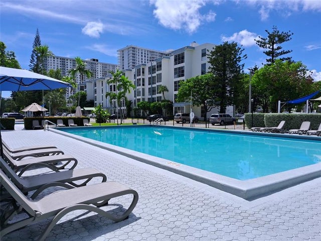 1 of 9 - 17570 Atlantic Blvd 104, Sunny Isles Beach, FL