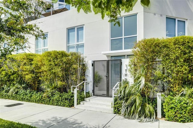 3 of 37 - 401 N Birch Rd Th3, Fort Lauderdale, FL
