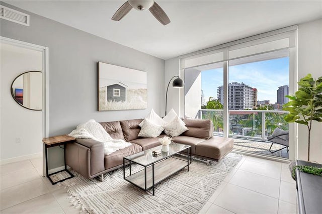 5 of 40 - 401 N Birch Rd 504, Fort Lauderdale, FL