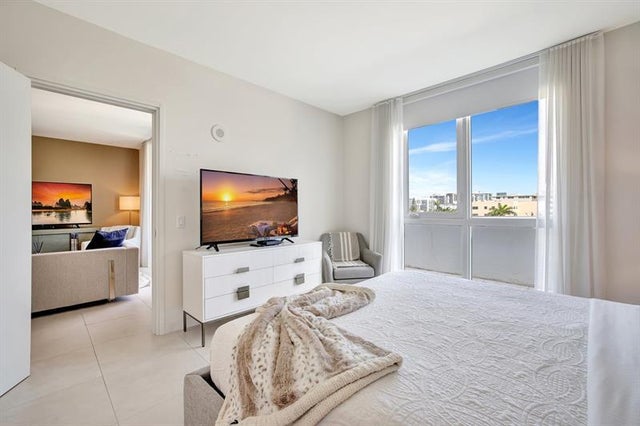 4 of 38 - 401 N Birch Rd 413, Fort Lauderdale, FL