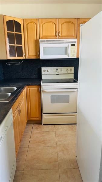 1 of 13 - 5111 W Oakland Park Blvd 306, Lauderdale Lakes, FL