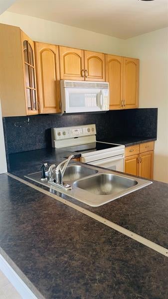 2 of 13 - 5111 W Oakland Park Blvd 306, Lauderdale Lakes, FL